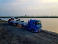 Transportklus van 12.000 ton heipalen in Zeeland